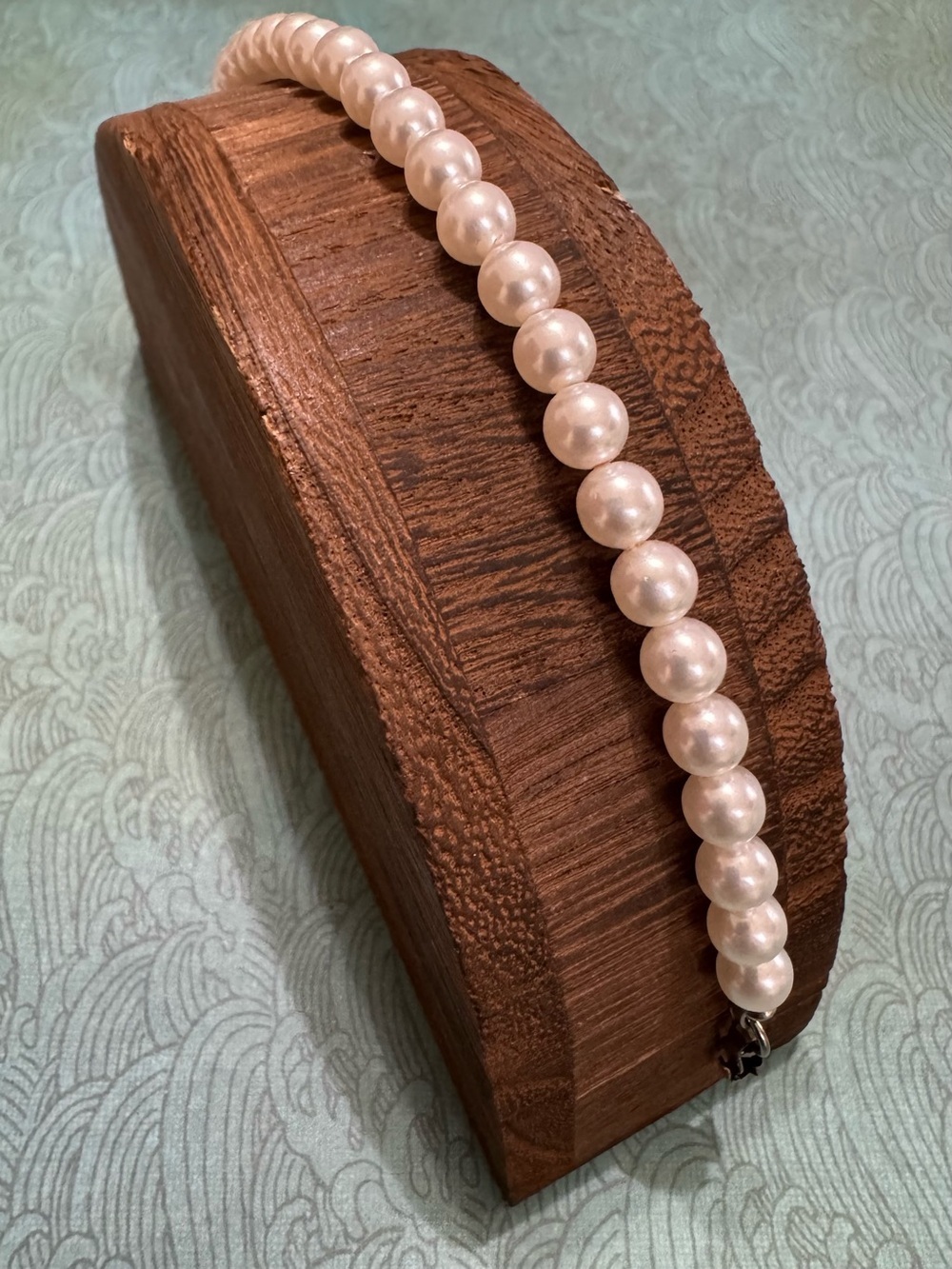 VINTAGE FAUX PEARL BRACELET